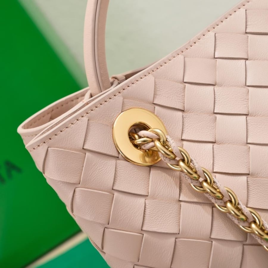 BV Small Andiamo Chain Bag 25cm