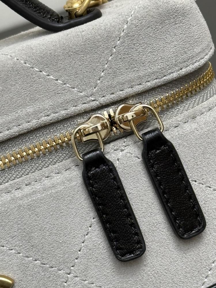 Chanel Mixed-Material Quilted Vanity Case