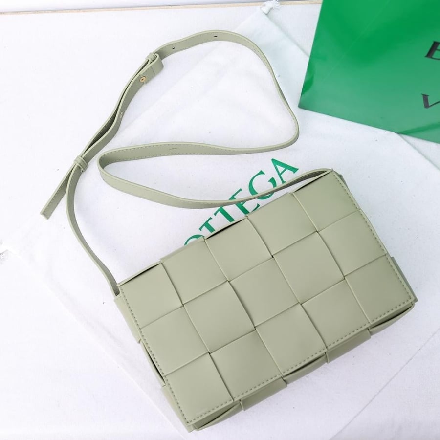 Bottega Veneta Cassette 15-Pint Intrecciato Bag 23cm