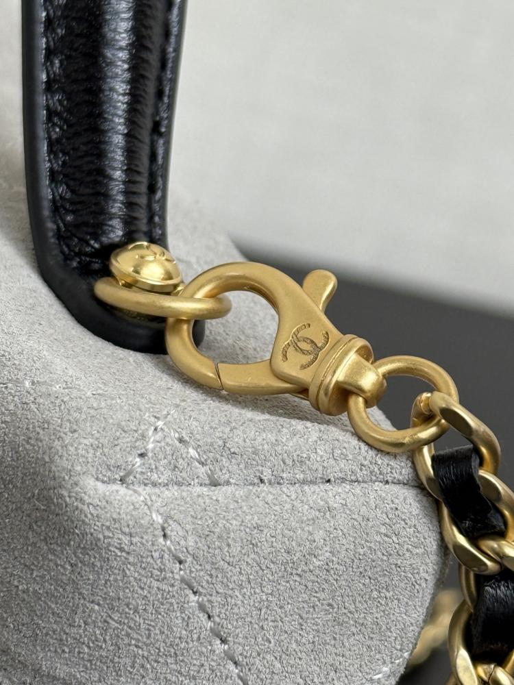 Chanel Mixed-Material Quilted Vanity Case