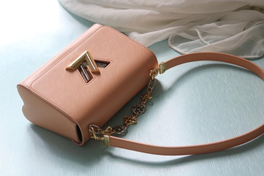 LV Twist Monogram Chain 23cm