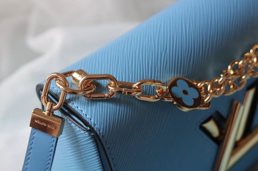 LV Twist Monogram Chain 23cm