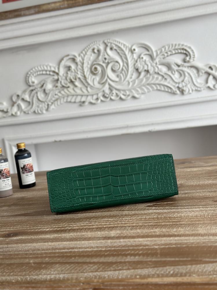 Hermes Kelly Mini Pochette 22cm - Emerald Green / Gold Hardware