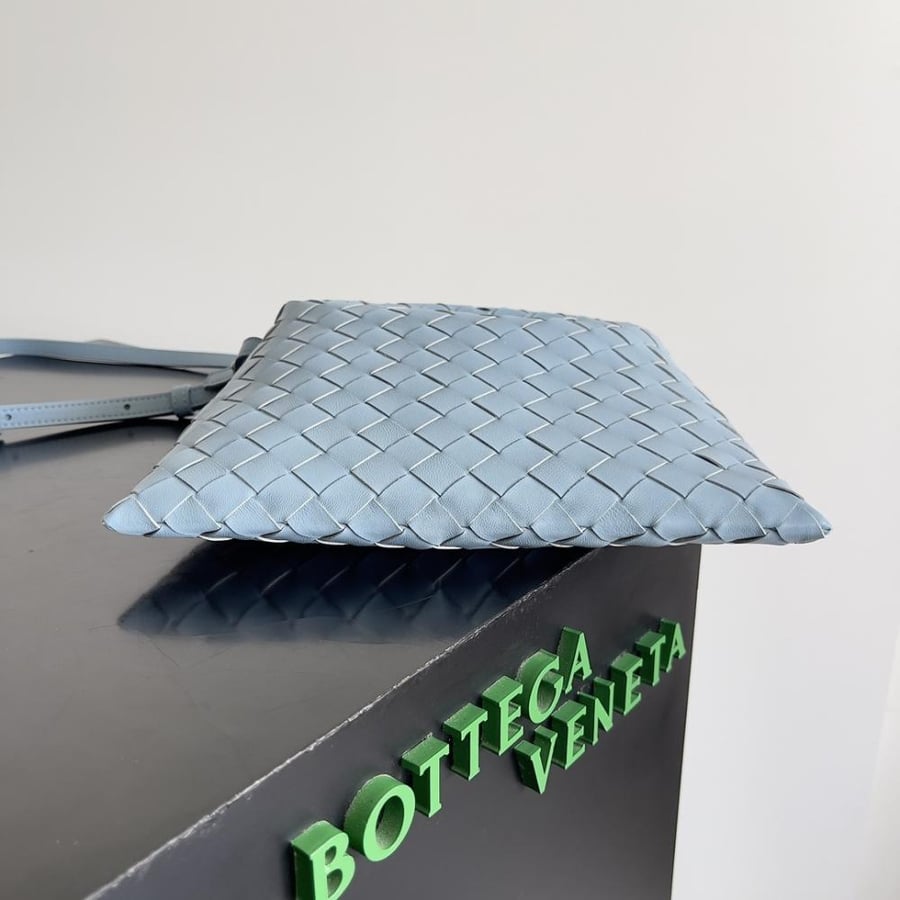 BV Mini Hop Bag 25.5cm
