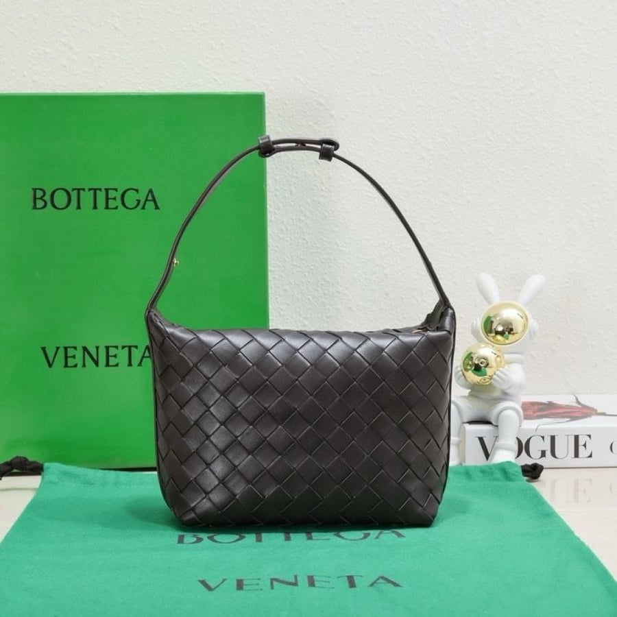 BV Wallace Shoulder Bag 22cm