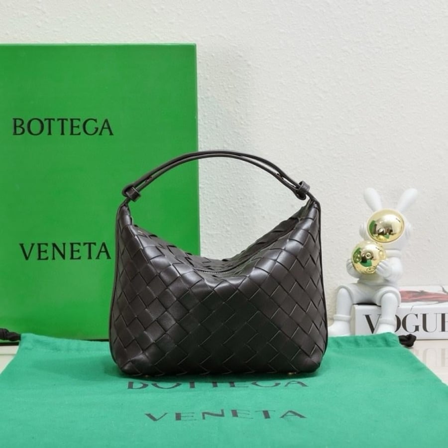 BV Wallace Shoulder Bag 22cm