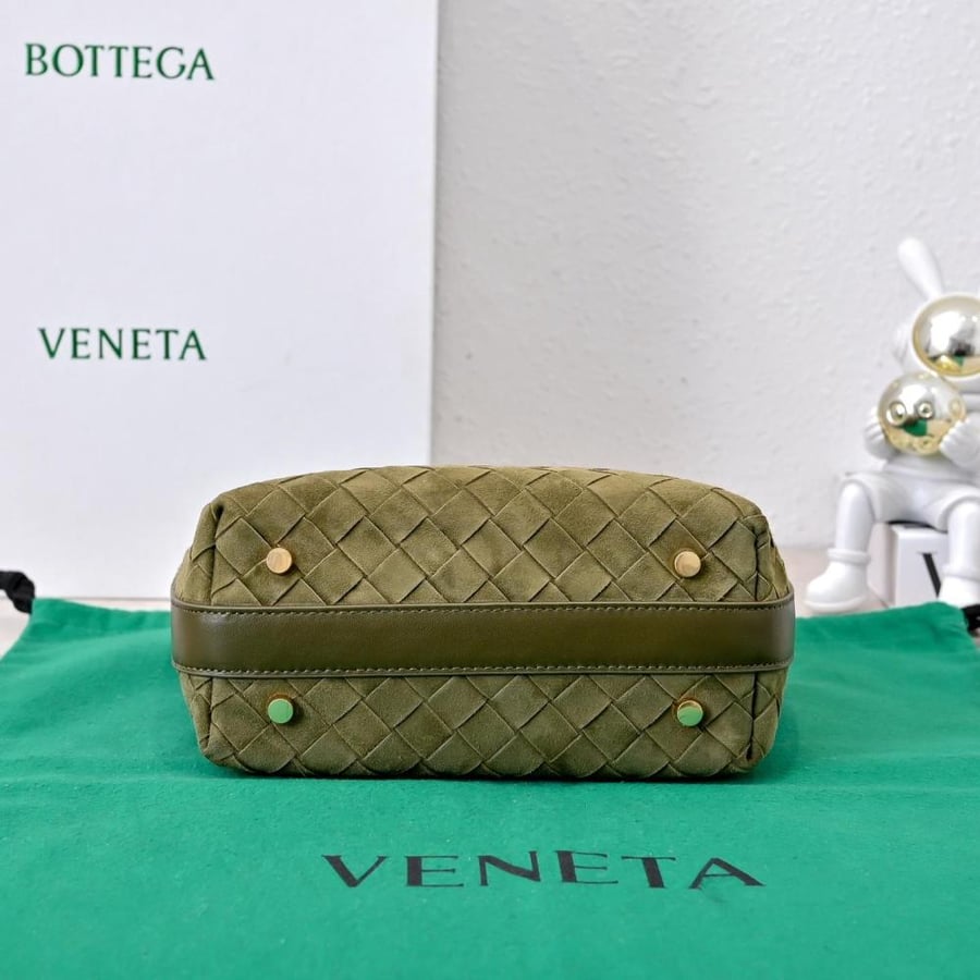 BV Wallace Shoulder Bag 22cm