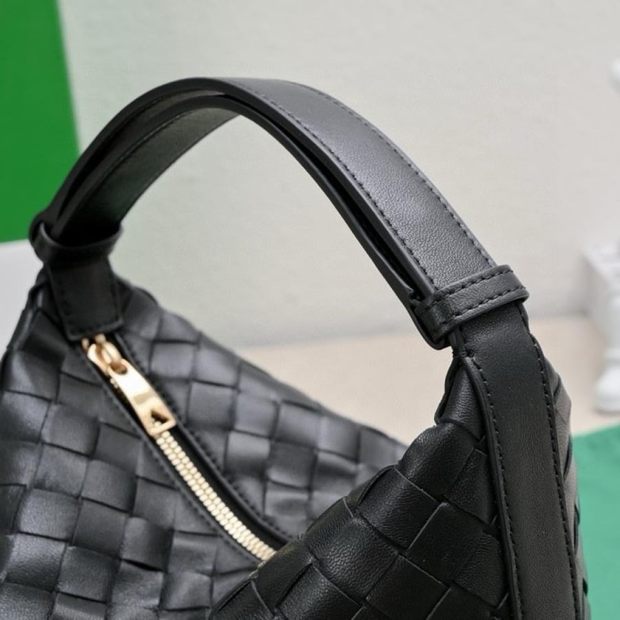 BV Wallace Shoulder Bag 22cm