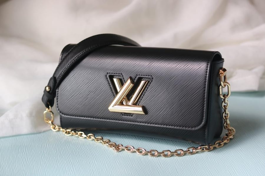 LV Twist East-West 23.5cm