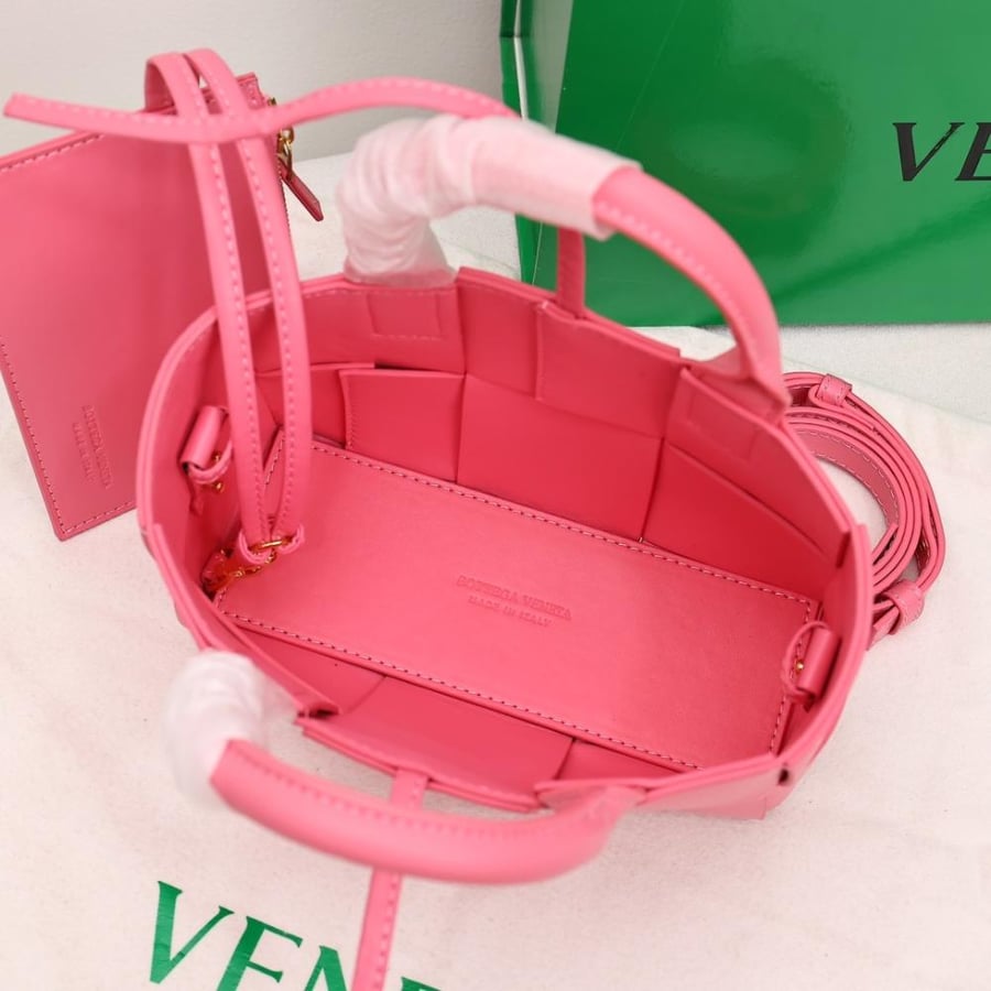 Bottega Veneta Cassette 15-Pint Intrecciato Bag 23cm