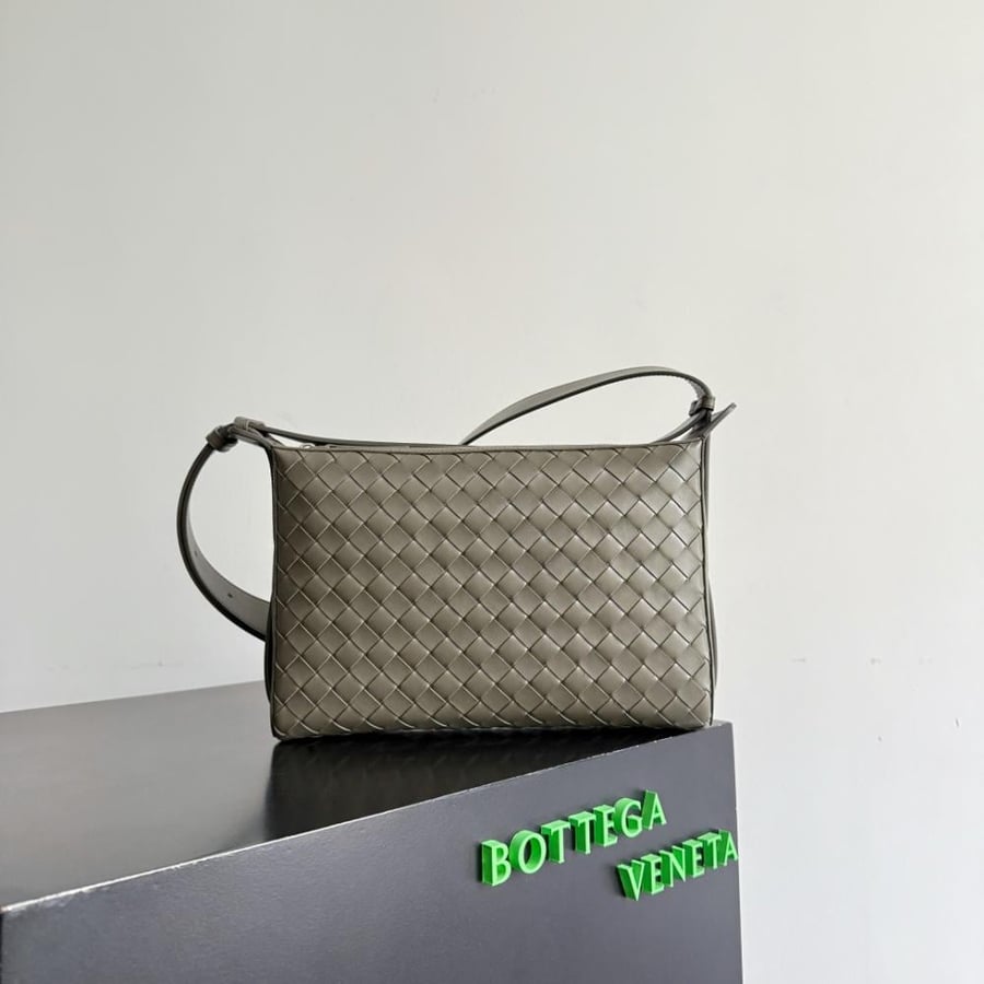 BV Tribeca Woven Tote Bag 30.5209cm