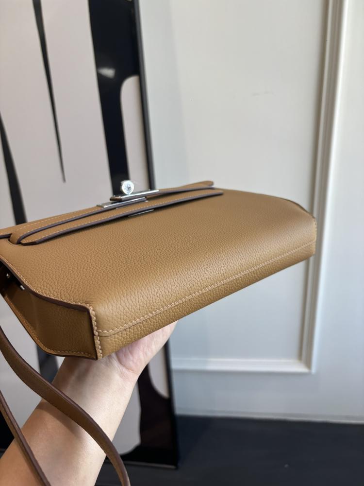 Hermes Kelly Dépêches 25 Pouch (Leather)