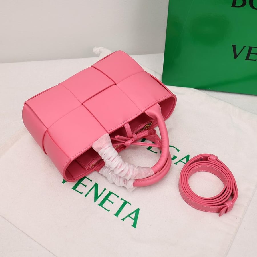 Bottega Veneta Cassette 15-Pint Intrecciato Bag 23cm