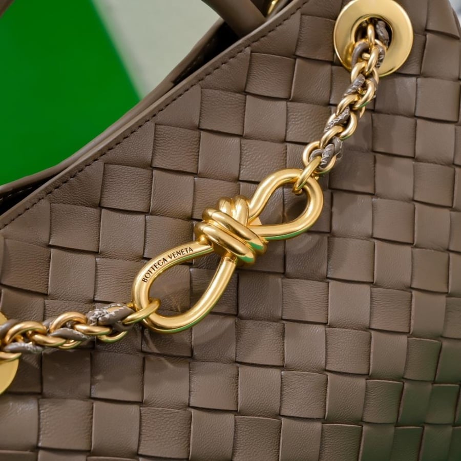 BV Small Andiamo Chain Bag 25cm