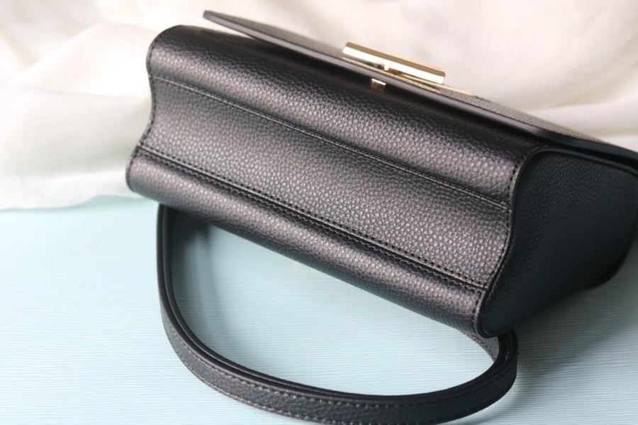 LV Twist Shearling Handle 23cm