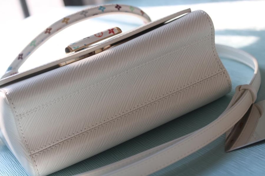 LV Twist Monogram Handle 23cm