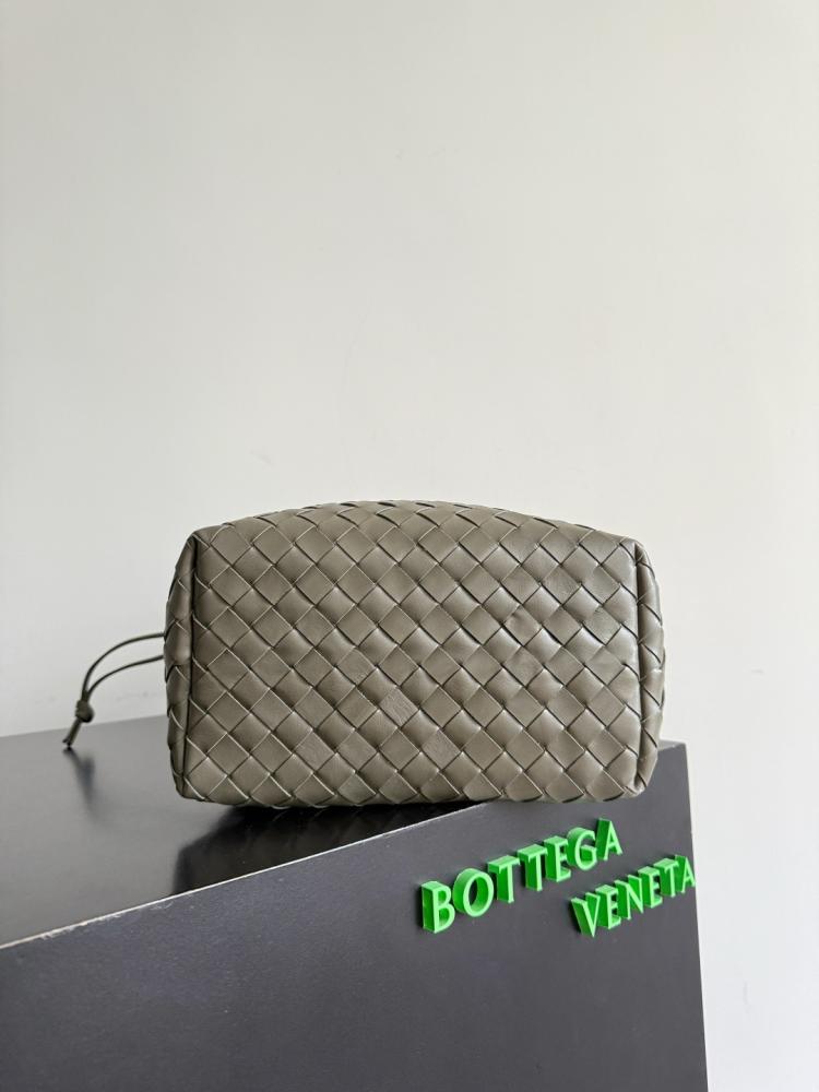 BV Biblioteca Bucket Bag 24cm