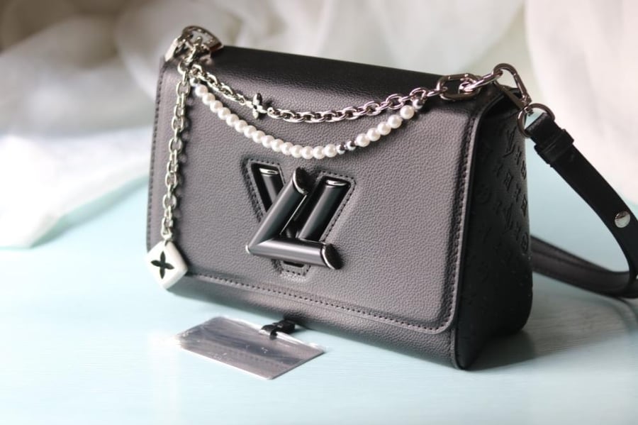 LV Twist Monogram Empreinte 23cm