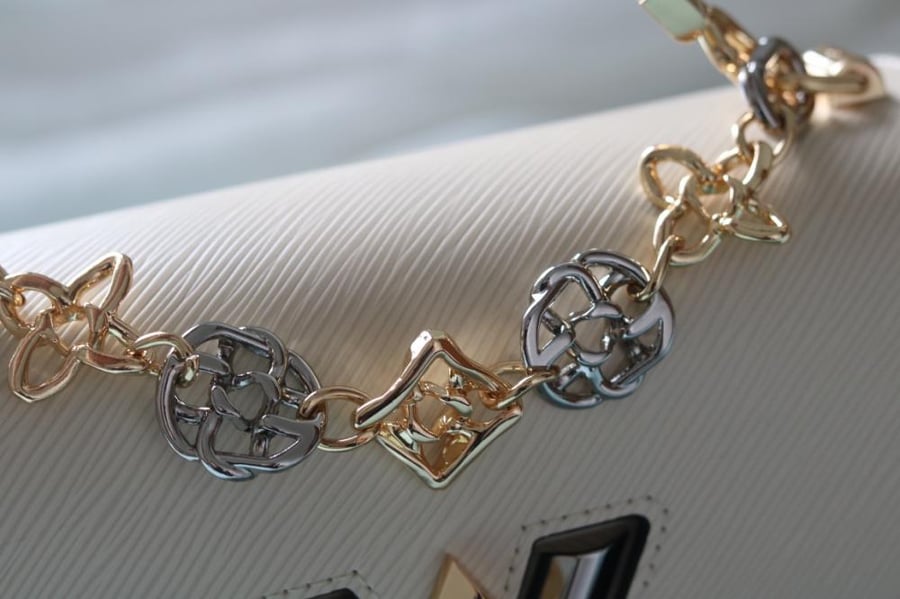 LV Twist Monogram Chain 23cm