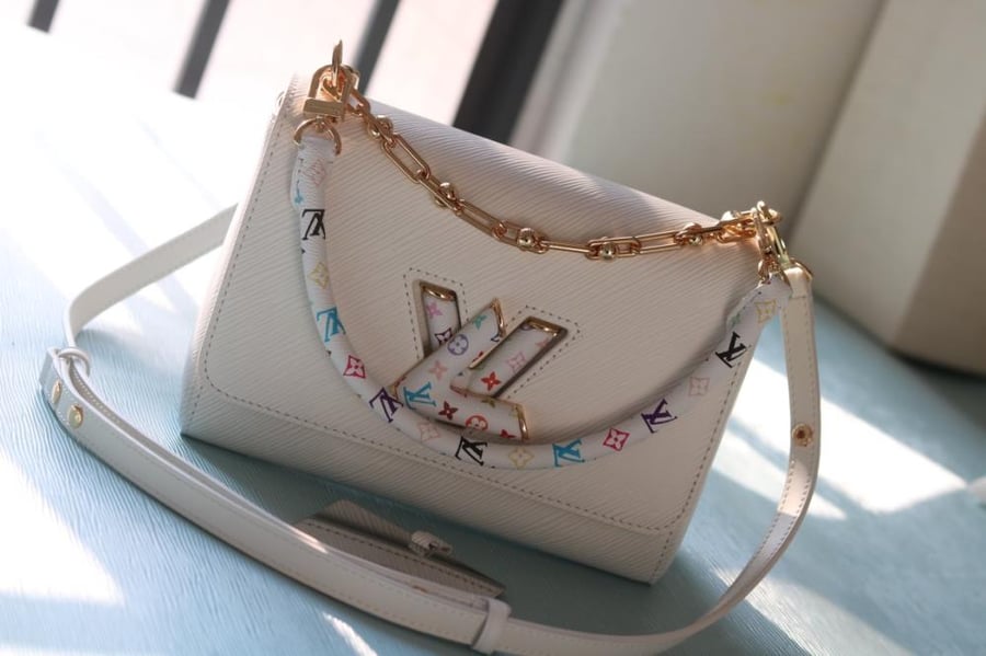 LV Twist Monogram Handle 23cm