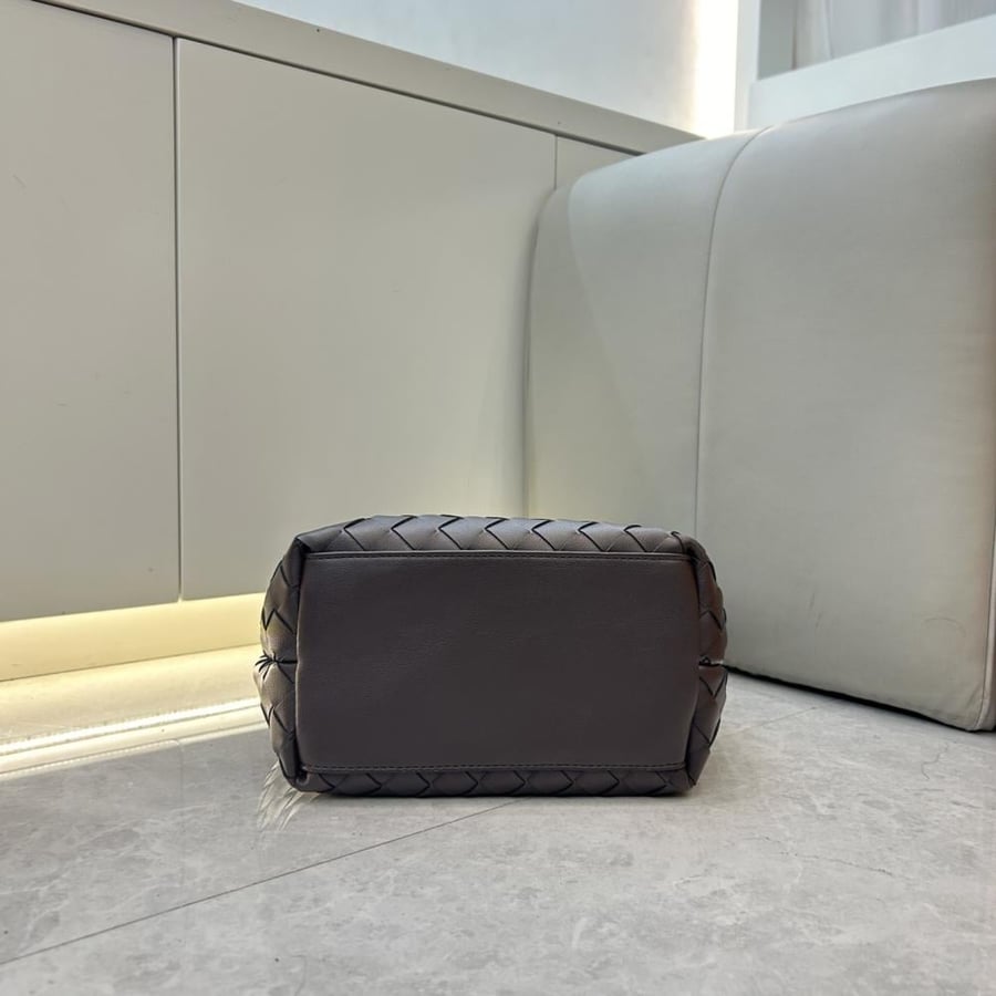 Bottega Veneta Andiamo New Bucket Bag 21cm