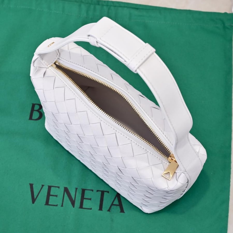 BV Wallace Shoulder Bag 22cm