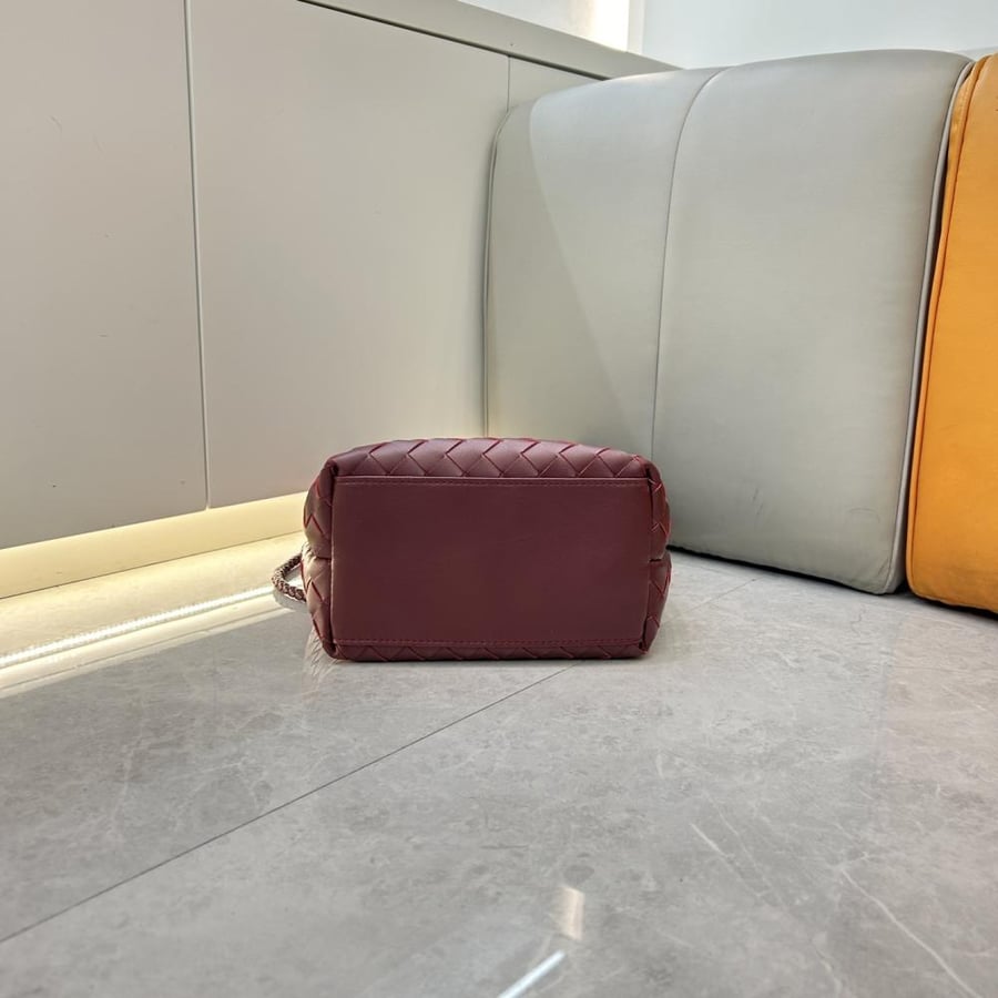 Bottega Veneta Andiamo New Bucket Bag 21cm