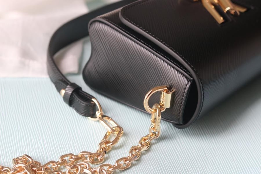 LV Twist East-West 23.5cm