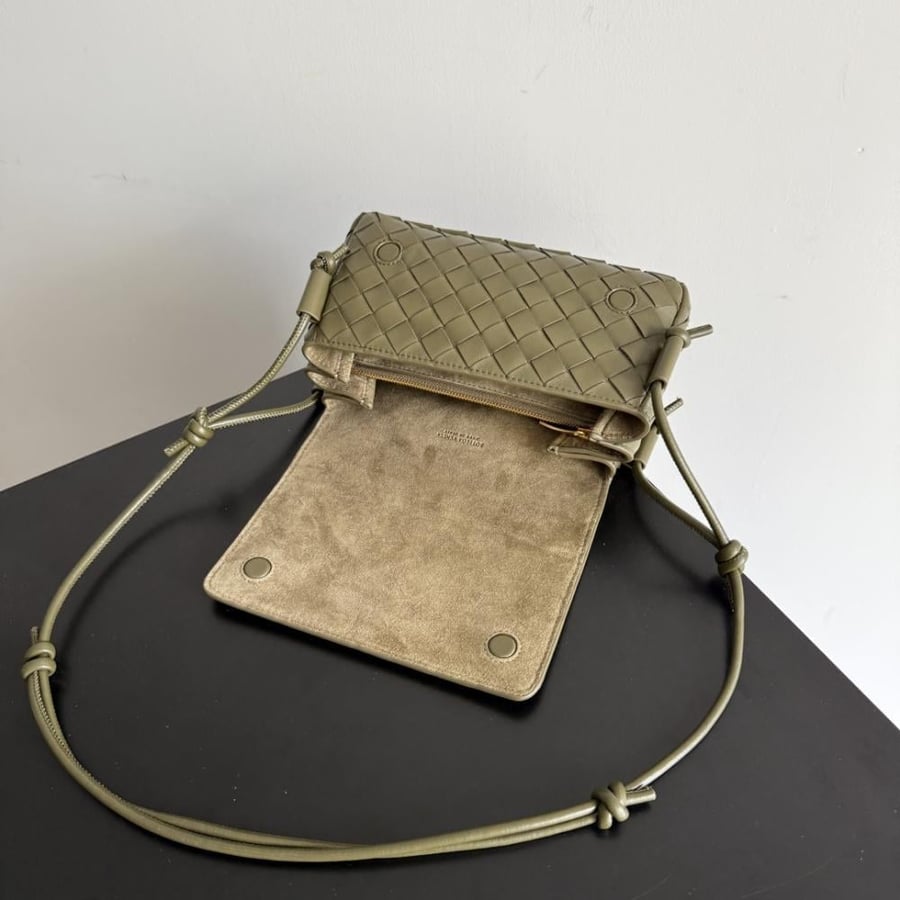 BV Dustbag Shoulder Bag (Suede) 32cm
