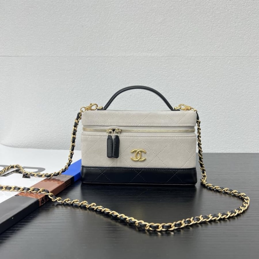 Chanel Mixed-Material Quilted Vanity Case
