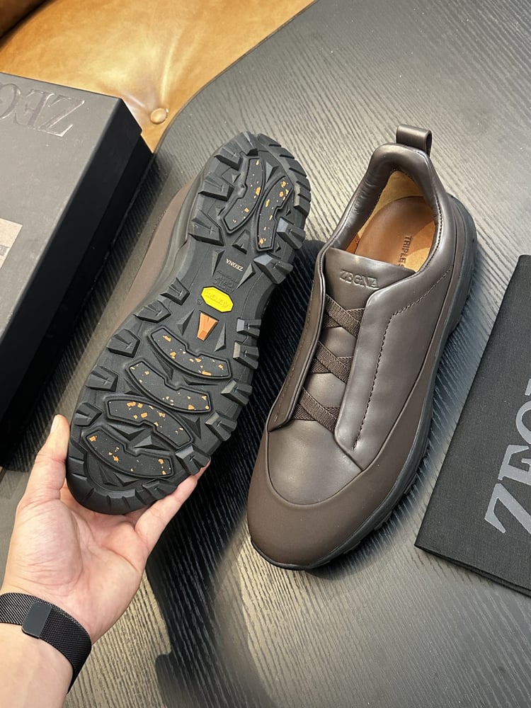 سنيكرز زيجنيا تريبل ستيتش جلد طبيعي بني غامق