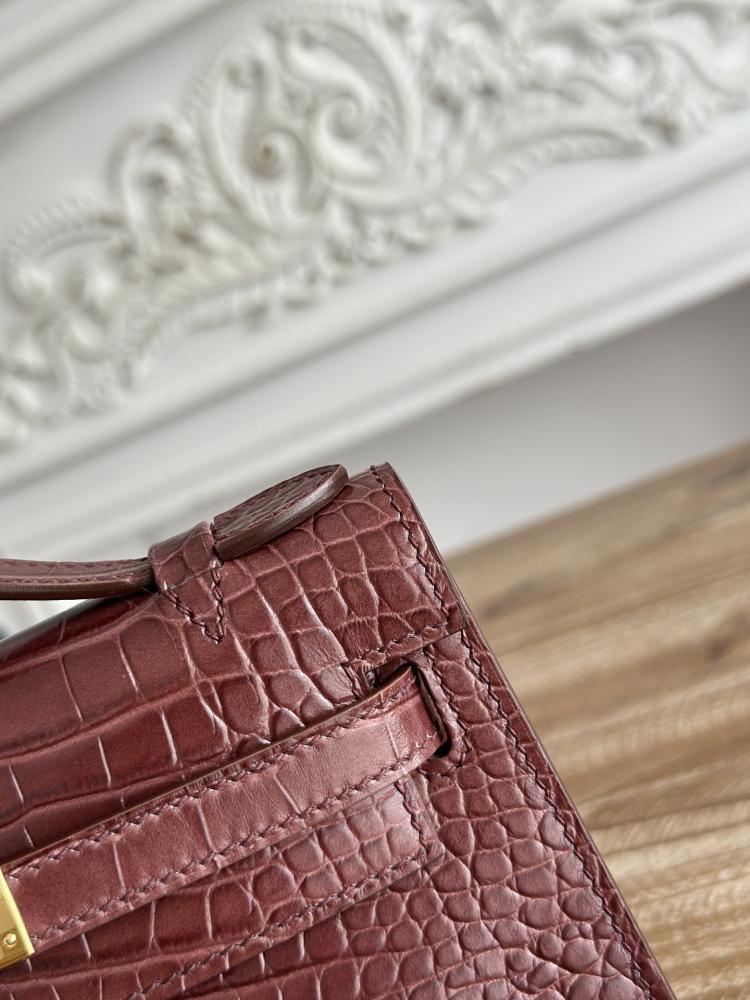 Hermes Kelly Mini Pochette 22cm - Burgundy / Gold Hardware