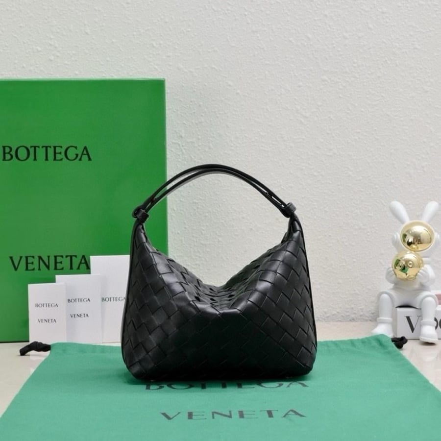 BV Wallace Shoulder Bag 22cm
