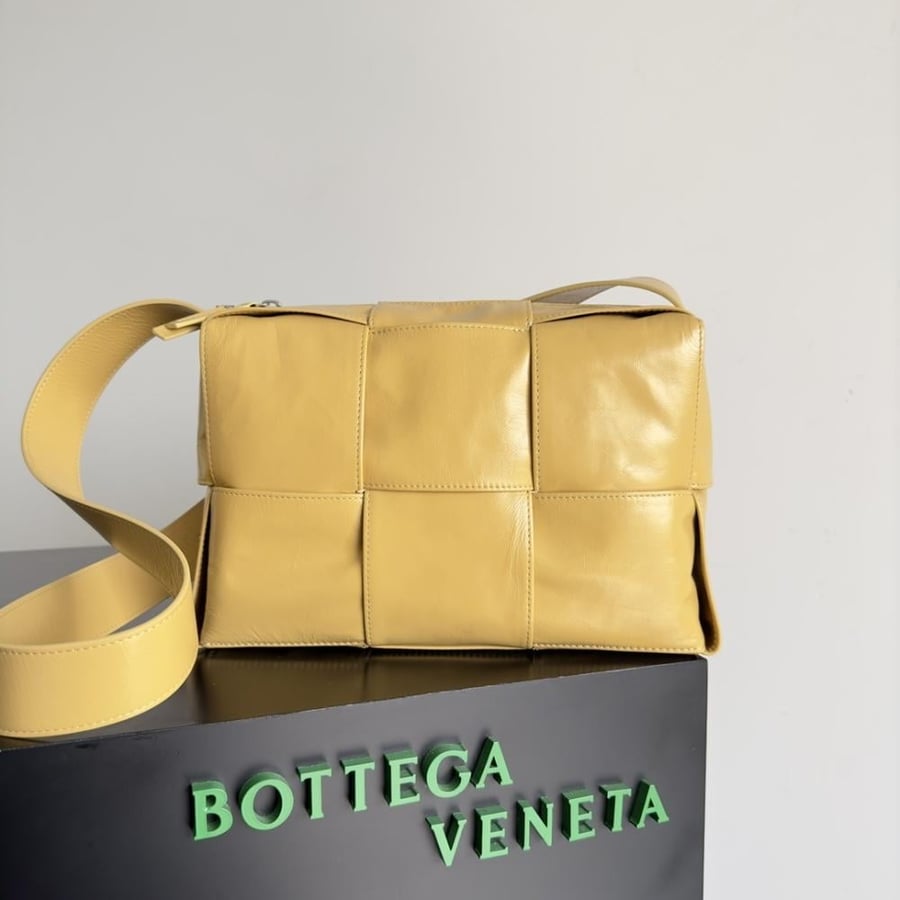BV Small Arco Camera Bag 28cm