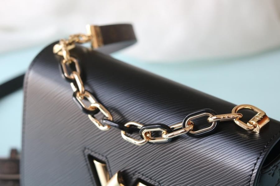 LV Twist Empreinte Chain 23cm