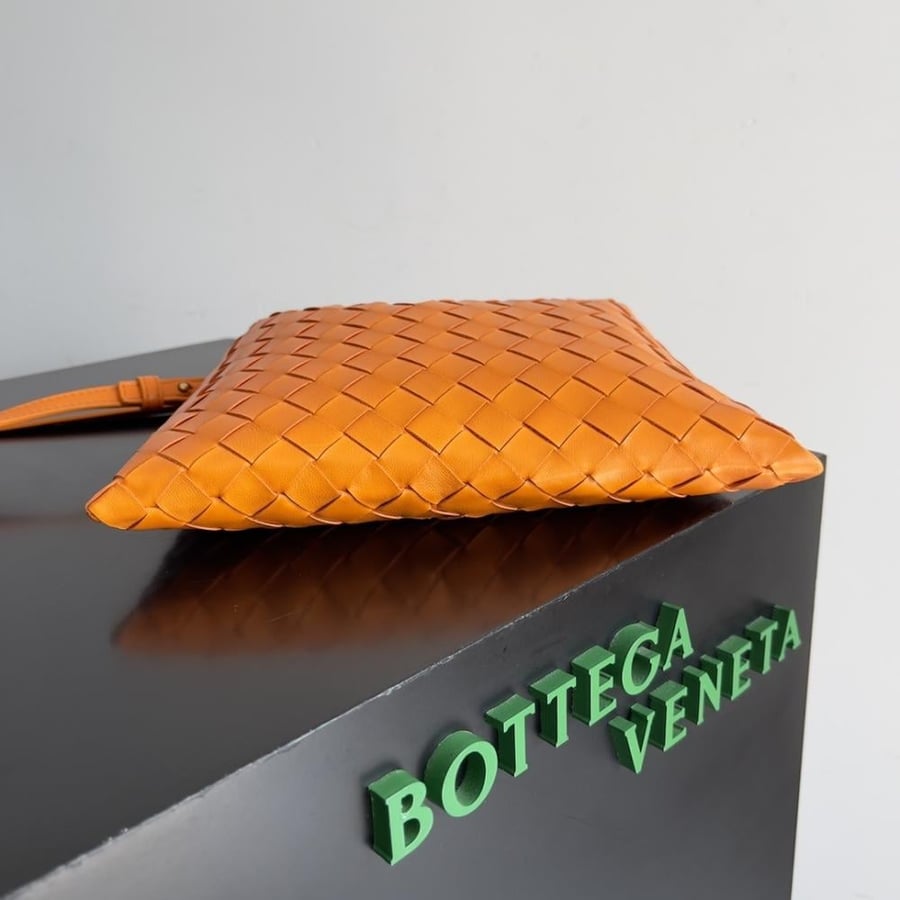 BV Mini Hop Bag 25.5cm