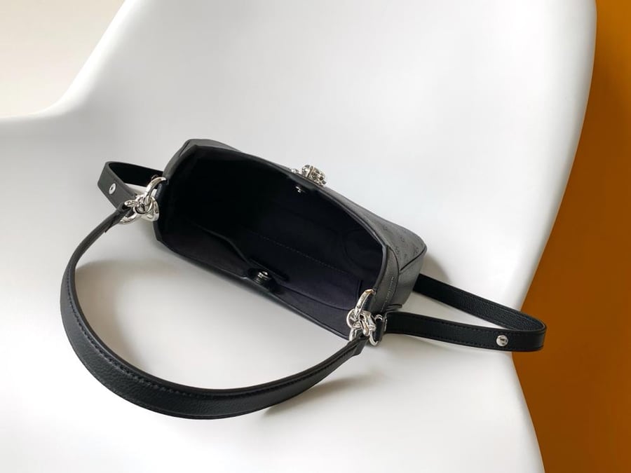 LV Perforated Shoulder Bag 25*20*6cm