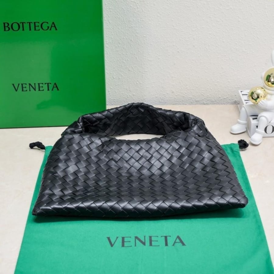 New BV Small Hop Bag 41cm (Leather)