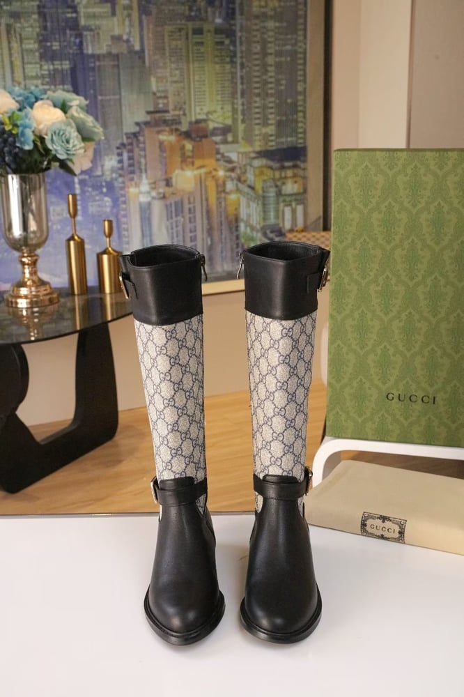 بوت قوتشي جلد مع قماش طويل اسود وبيج