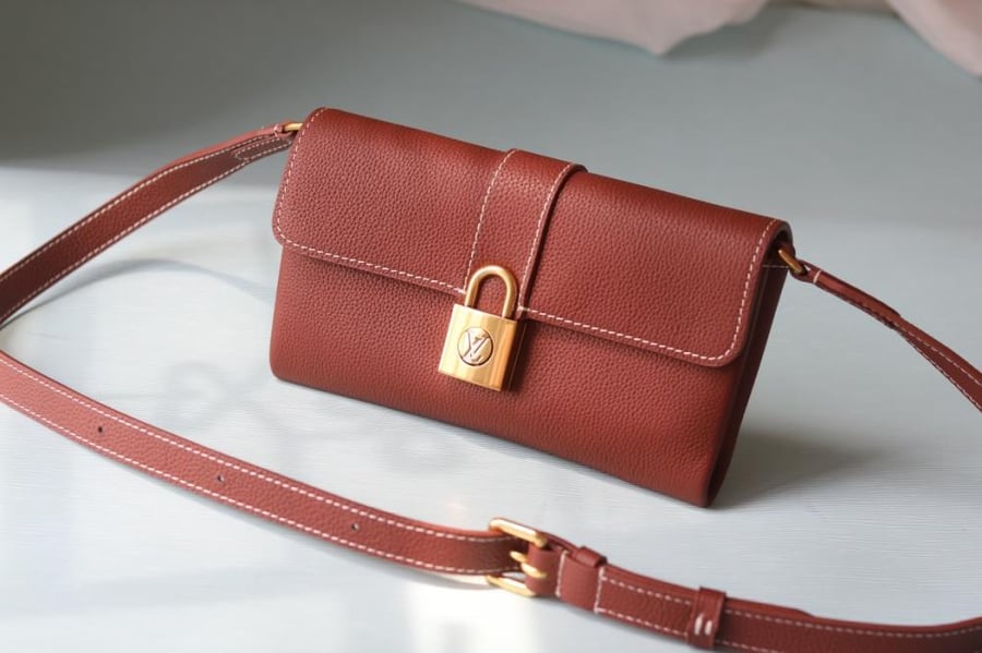 LV Lockme Chain Wallet 22cm