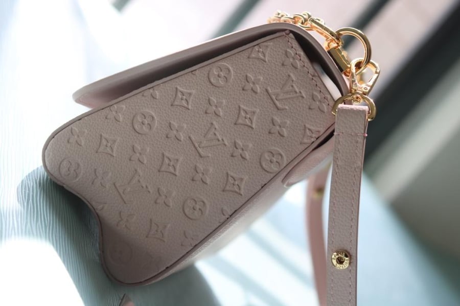 LV Twist Monogram Empreinte 23cm