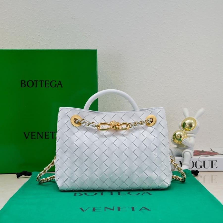 BV Small Andiamo Chain Bag 25cm