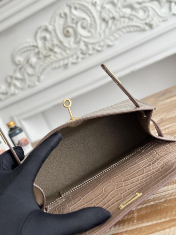 Hermes Kelly Mini Pochette 22cm - Etoupe / Gold Hardware