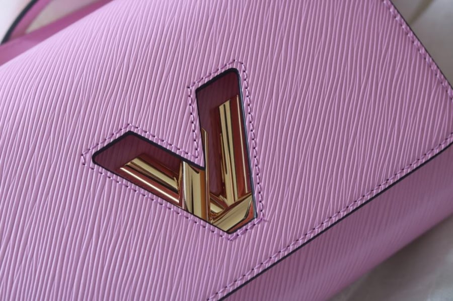 LV Twist Monogram Chain 23cm