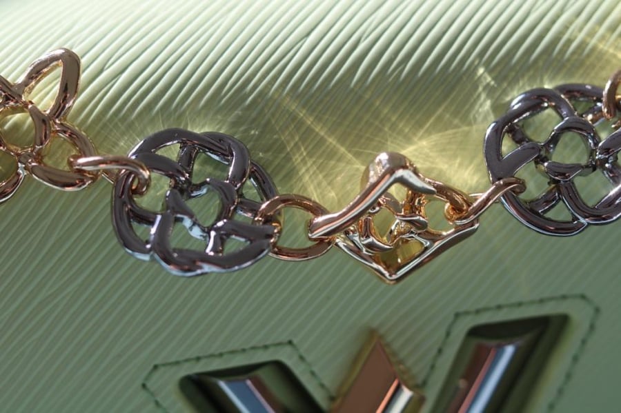 LV Twist Monogram Chain 23cm