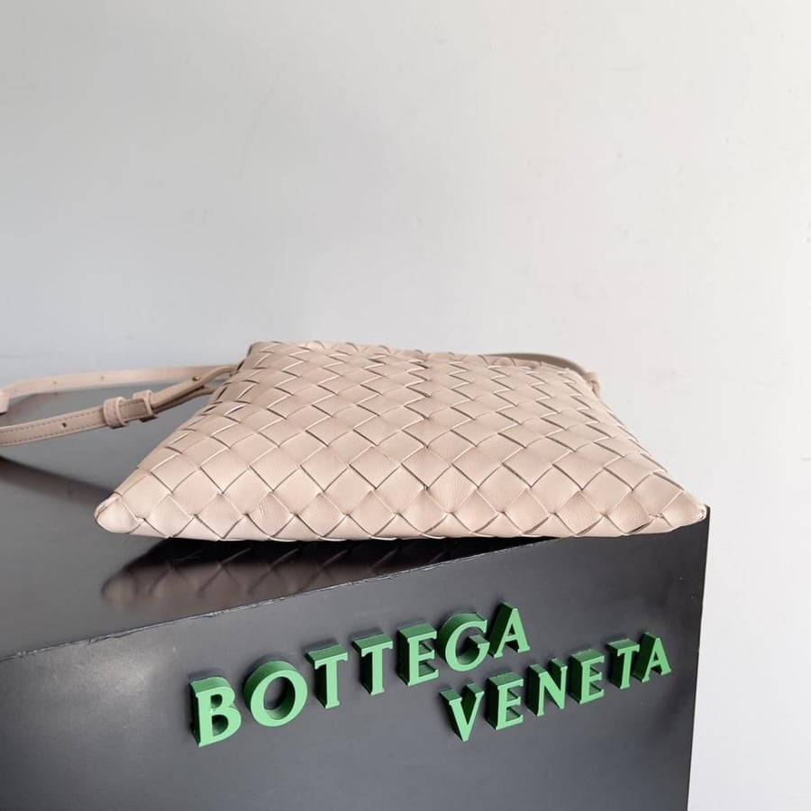 BV Mini Hop Bag 25.5cm