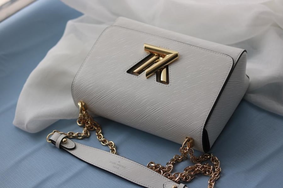 LV Twist Epi Leather 23cm