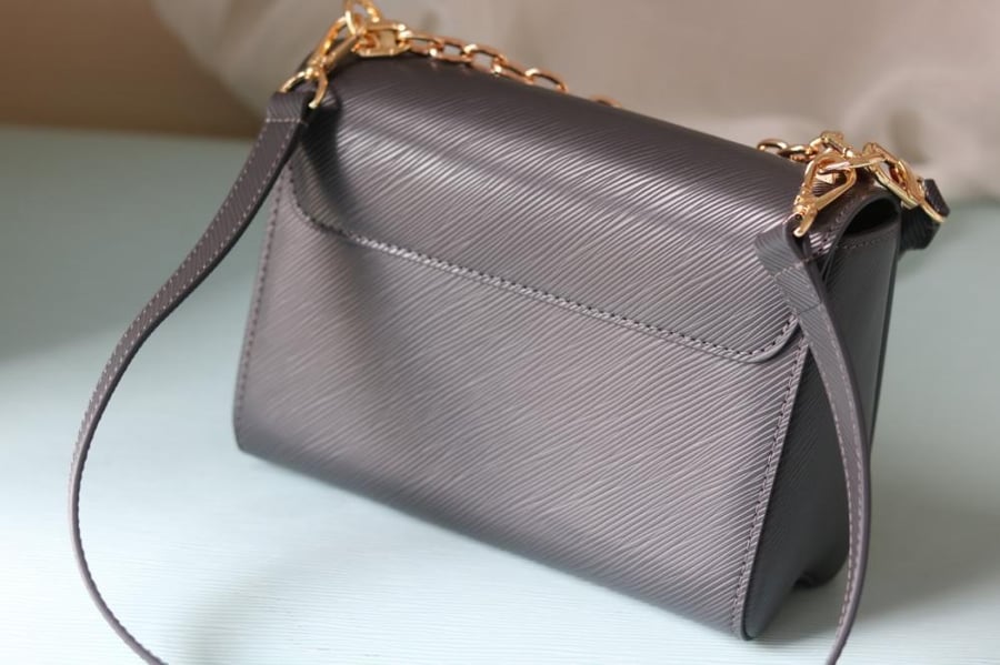 LV Twist with Luggage Tag 23cm