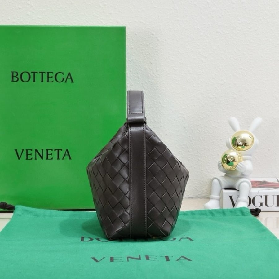 BV Wallace Shoulder Bag 22cm