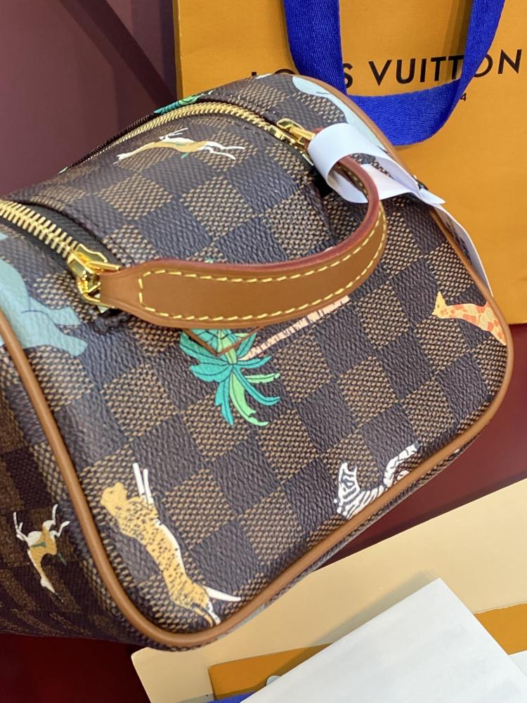 LV Pochette Voyage 28cm